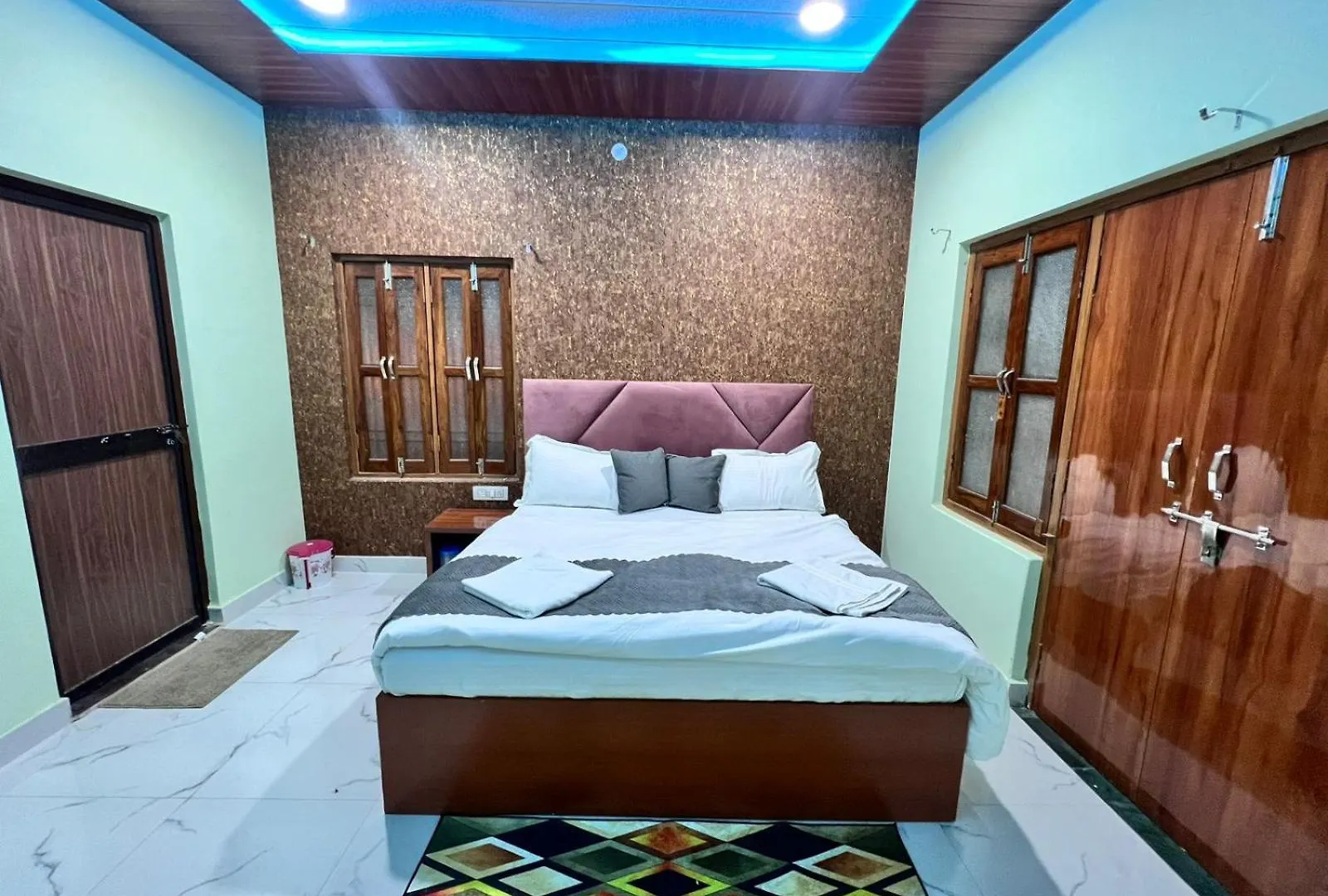 Hotel Gulab Residency Varanasi