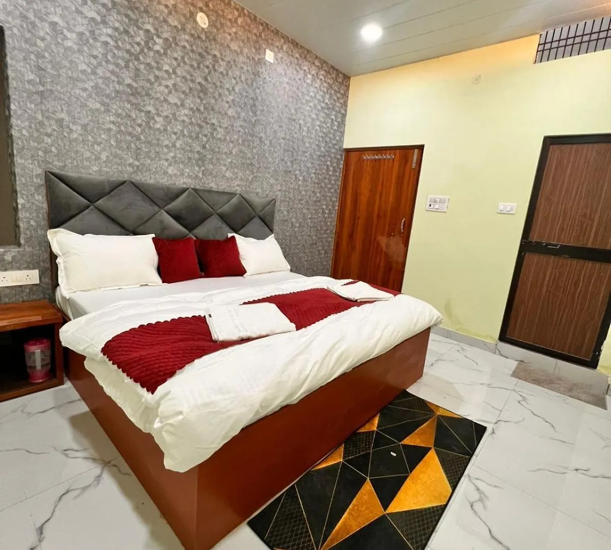 Hotel Gulab Residency Varanasi 3*,  India