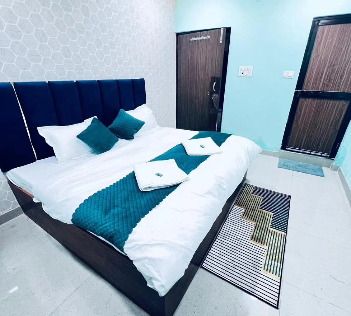 ***  Hotel Gulab Residency Varanasi India