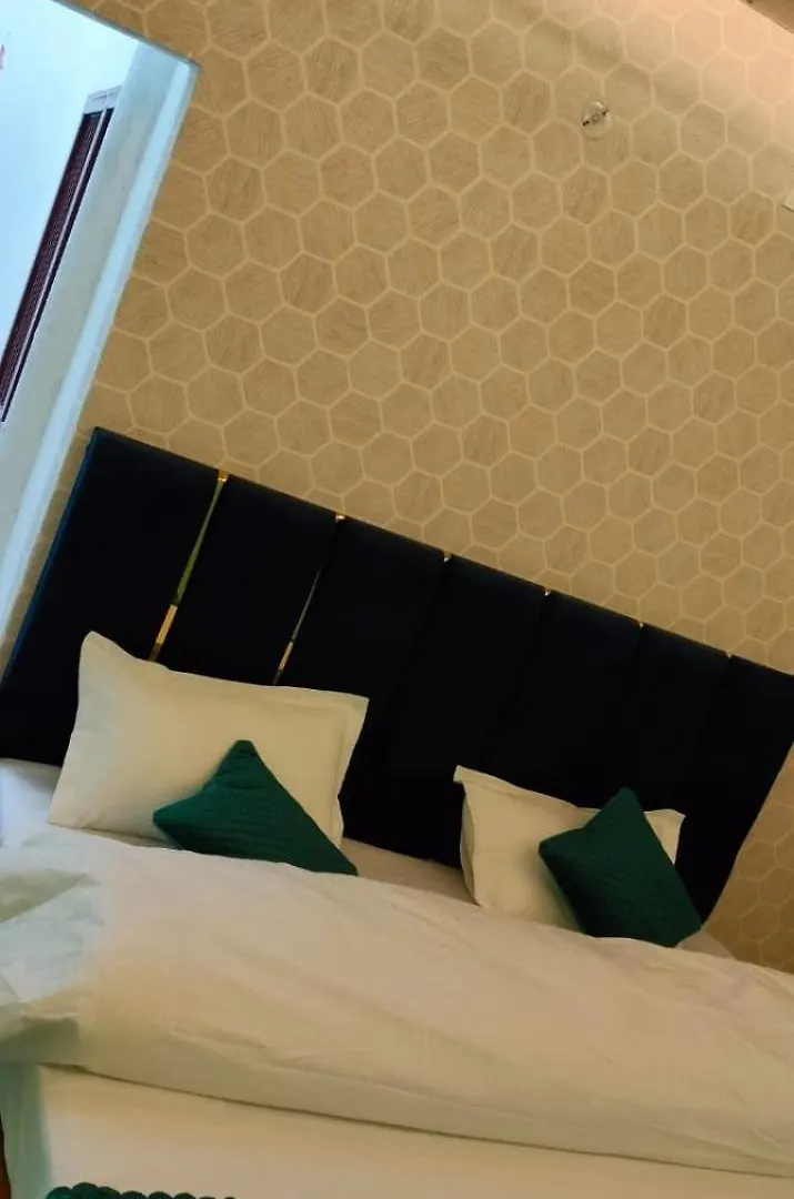 Hotel Gulab Residency Varanasi 3*,  India